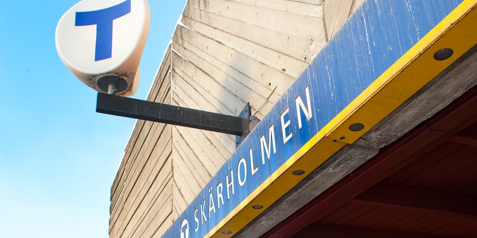 Skärholmens tunnelbaneskylt.