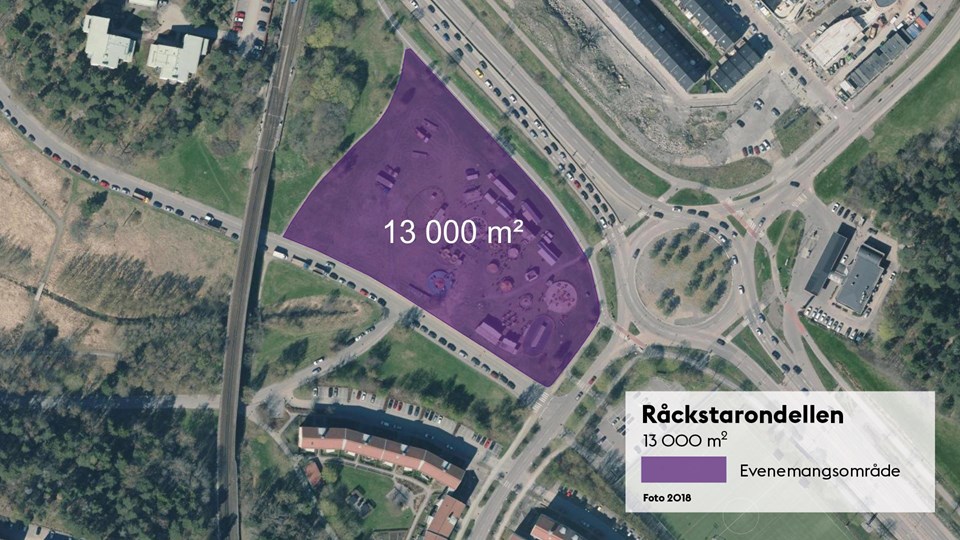 Satellitbild med markering av den 13 000 kvadratmeter stora evenemangsplatsen vid Råckstarondellen.