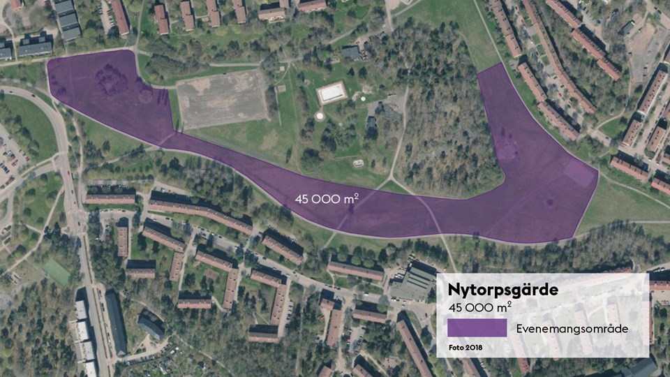 Satellitbild med markering av den 45 000 kvadratmeter stora evenemangsplatsen på Nytorps gärde.